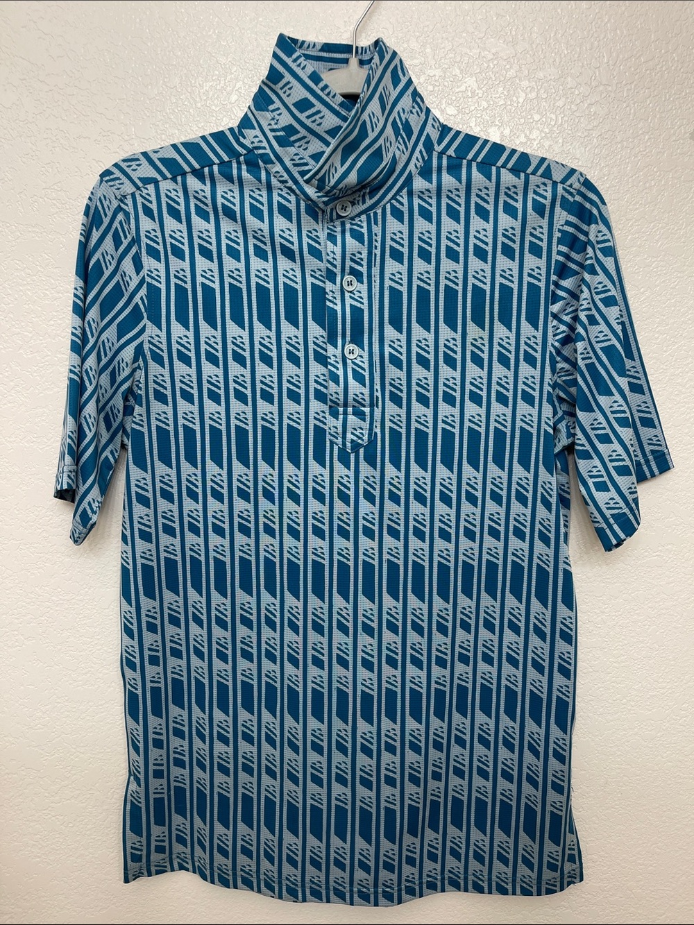 Manaola Men's Blue and white Hulu Nene Patterned Short-Sleeve drifit Polo Shirt